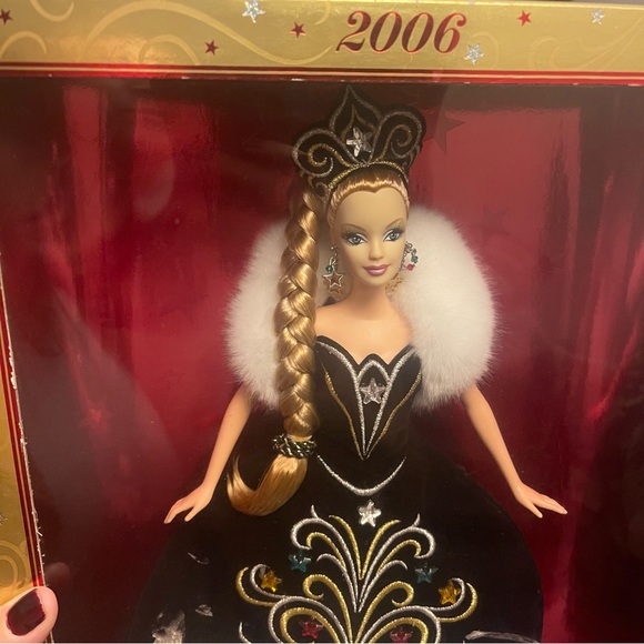 Bob Mackie Holiday Barbie 2006 in Black and Gold Gown - Picture 6 of 9